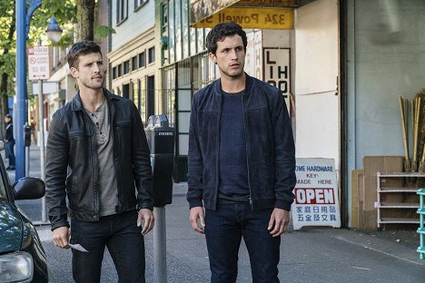 Parker Young, Rob Heaps - Imposters - We Wanted Every Lie - Z filmu