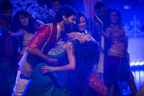 Purab Kohli, Tina Desai - Sense8 - Season 1 - De la película