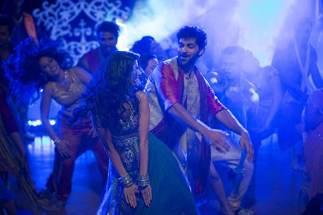 Tina Desai, Purab Kohli - Sense8 - Season 1 - De la película