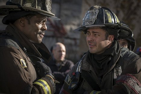Eamonn Walker, Taylor Kinney - Chicago Fire - Who Lives and Who Dies - Photos