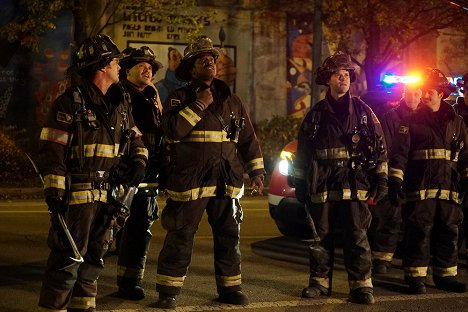 Joe Minoso, Eamonn Walker, Jesse Spencer - Chicago Fire - Zielscheiben - Filmfotos