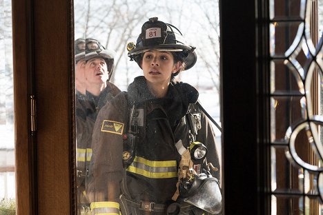 David Eigenberg, Miranda Rae Mayo - Chicago Fire - Co se stalo Courtney - Z filmu