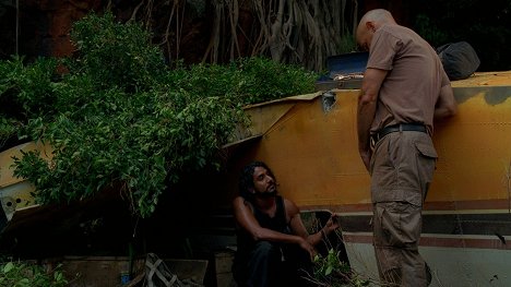 Naveen Andrews, Terry O'Quinn - Lost : Les disparus - Elle ou lui - Film