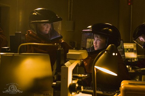 Amanda Tapping, Cameron Bright - Hvězdná brána - Čtvrtý jezdec apokalypsy, část první - Z filmu