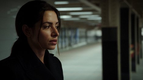 Sarah Shahi - Person of Interest - The Crossing - Photos
