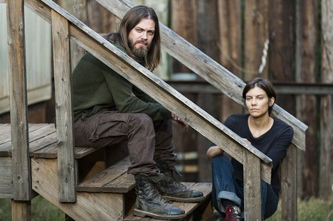 Tom Payne, Lauren Cohan - Živí mrtví - Druhá strana - Z filmu