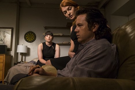 Chloe Aktas, Elyse DuFour, Josh McDermitt - The Walking Dead - Hostiles and Calamities - Photos