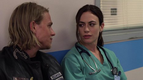 Charlie Hunnam, Maggie Siff - Sons of Anarchy - Seeds - Photos