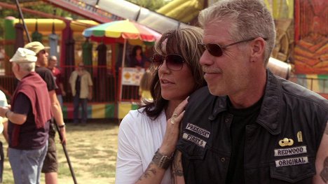 Katey Sagal, Ron Perlman - Sons of Anarchy - Chasse à l'homme - Film