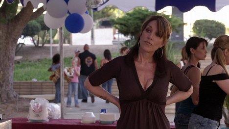 Katey Sagal - Sons of Anarchy - Giving Back - Photos