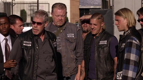 Ron Perlman, William Lucking, Theo Rossi, Charlie Hunnam - Sons of Anarchy - AK-51 - Filmfotos