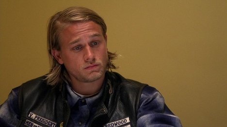 Charlie Hunnam - Sons of Anarchy - Old Bones - Photos