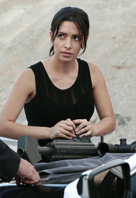 Sarah Shahi - Person of Interest - Detective Forge - Filmfotos