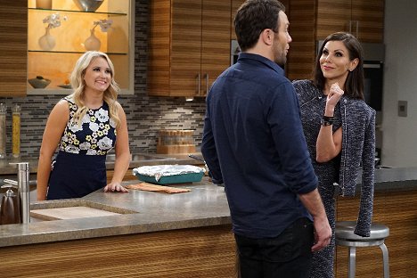 Emily Osment, Jonathan Sadowski, Heather Dubrow - Young & Hungry - Young & Kiki - Filmfotók