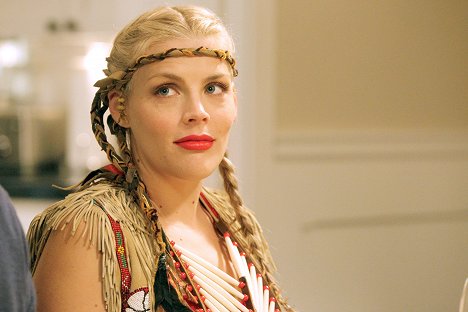 Busy Philipps - Město žen - Náhradní Den díkůvzdání - Z filmu