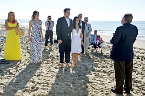 Busy Philipps, Christa Miller, Dan Byrd, Josh Hopkins, Courteney Cox, Brian Van Holt, Ian Gomez, Bob Clendenin - Cougar Town - My Life/Your World: Part 2 - Photos