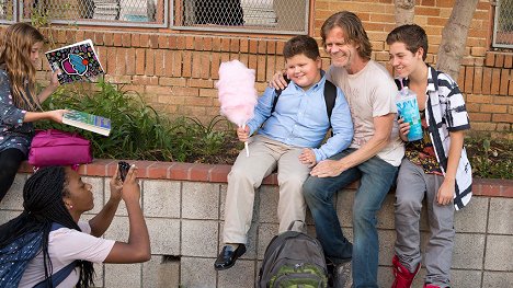 Kellen Michael, William H. Macy, Ethan Cutkosky - Shameless - Geben und Nehmen - Filmfotos