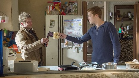 Jeremy Allen White, Cameron Monaghan - Shameless - Voll im Koma - Filmfotos