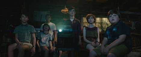 Wyatt Oleff, Finn Wolfhard, Chosen Jacobs, Jaeden Martell, Sophia Lillis, Jeremy Ray Taylor - Se - Kuvat elokuvasta