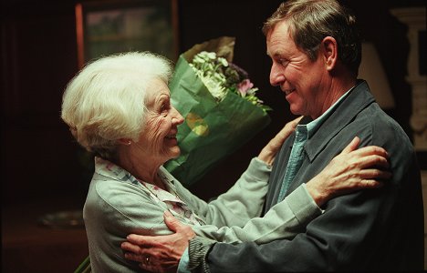 Phyllis Calvert, John Nettles - Vraždy v Midsomeri - Blue Herrings - Z filmu