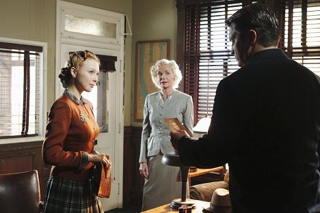 Molly C. Quinn, Susan Sullivan, Nathan Fillion - Castle - The Blue Butterfly - Photos