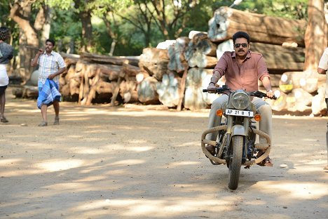 Pawan Kalyan - Katamarayudu - Film