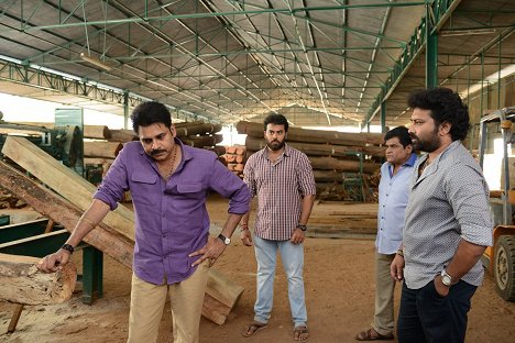 Pawan Kalyan, Ali - Katamarayudu - Van film