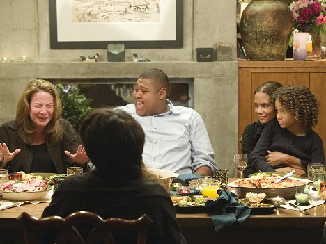 Robin Weigert, Omar Benson Miller, Halle Berry, Alexis Llewellyn - Things We Lost in the Fire - Photos