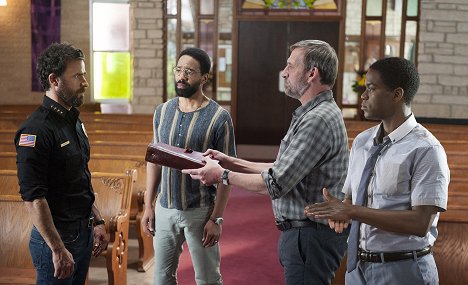 Justin Theroux, Kevin Carroll, Christopher Eccleston, Jovan Adepo - The Leftovers - The Book of Kevin - Van film