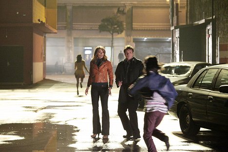 Stana Katic, Nathan Fillion - Castle - Zombies - Filmfotos