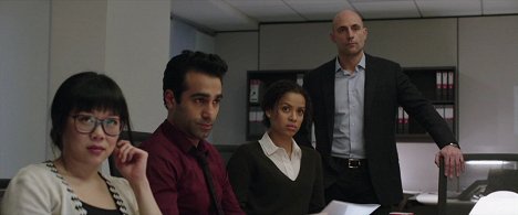 Grace Lynn Kung, Al Mukadam, Gugu Mbatha-Raw, Mark Strong - Sama przeciw wszystkim - Z filmu