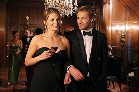 Stana Katic, Brett Tucker - Castle - Der Brite - Filmfotos