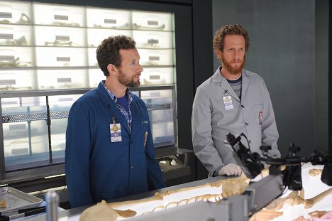T.J. Thyne, Brian Klugman - Bones - The Carpals in the Coy-Wolves - Photos