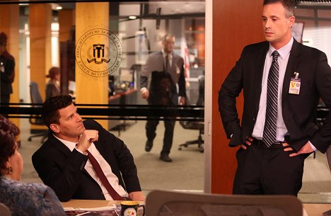 David Boreanaz, Freddie Prinze Jr. - Bones - The Source in the Sludge - Photos