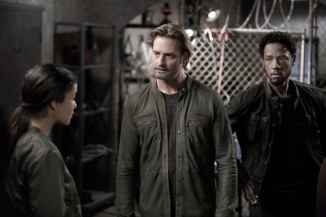 Josh Holloway, Tory Kittles - Colony - Seppuku - Photos