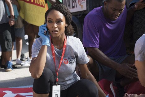 Yaya DaCosta - Chicago Med - Extreme Measures - Van film