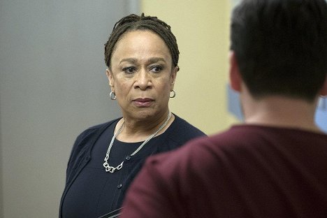 S. Epatha Merkerson - Chicago Med - Środki ostateczne - Z filmu