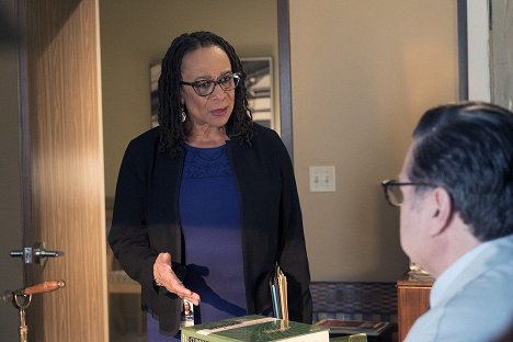 S. Epatha Merkerson - Chicago Med - Ctrl Alt - Van film