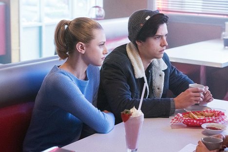Lili Reinhart, Cole Sprouse - Riverdale - Chapter Eight: The Outsiders - Photos