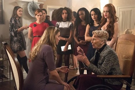 Nathalie Boltt, Tiera Skovbye, Camila Mendes, Madelaine Petsch - Riverdale - Chapter Eight: The Outsiders - Photos