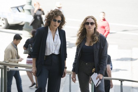 Jennifer Lopez, Drea de Matteo - Shades of Blue - Sweet Caroline - Photos