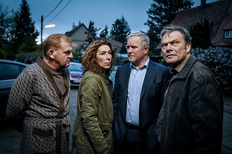 Martin Zauner, Adele Neuhauser, Harald Krassnitzer, Alexander Strobele - Tatort - Wehrlos - Film