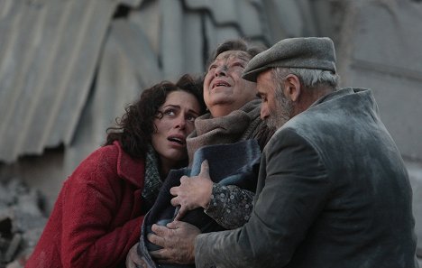 Сабина Ахмедова, Asya Aleksanyan, Michael Poghosian - El gran terremoto - De la película