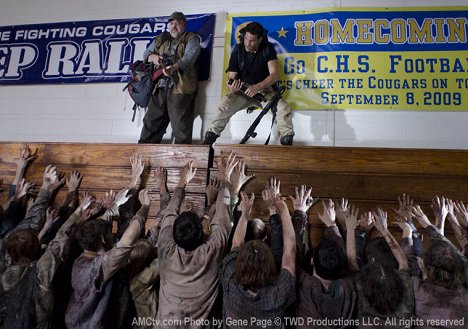 Pruitt Taylor Vince, Jon Bernthal - The Walking Dead - Save the Last One - Photos