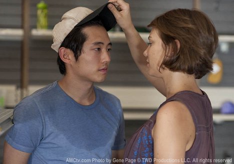 Steven Yeun, Lauren Cohan - The Walking Dead - Cherokee Rose - Photos