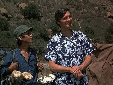 Patrick Adiarte, Alan Alda - M.A.S.H. - Cowboy - Filmfotók