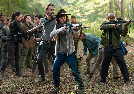 Andrew Lincoln, Chandler Riggs, Seth Gilliam - The Walking Dead - Something They Need - Photos