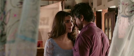 Mahira Khan, Shahrukh Khan - Raees - Van film