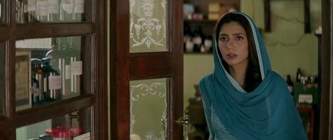 Mahira Khan - Raees - Van film