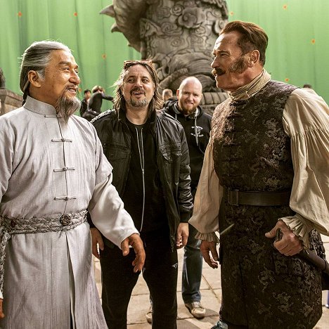 Jackie Chan, Oleg Stepchenko, Arnold Schwarzenegger - Long pai zhi mi - Van de set
